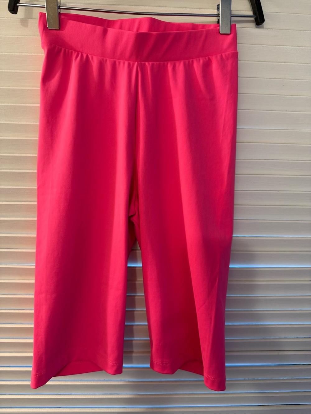 Guess Hot Pink Stretch Biker Shorts.  Size XS NEW